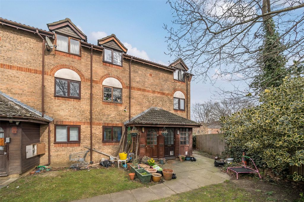Property photo 1 of 7 External