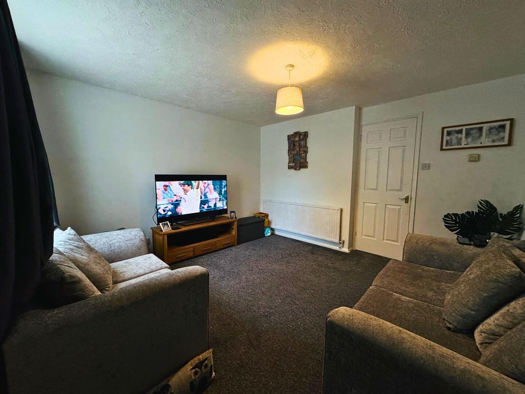 Property photo 2 of 10 Living Room