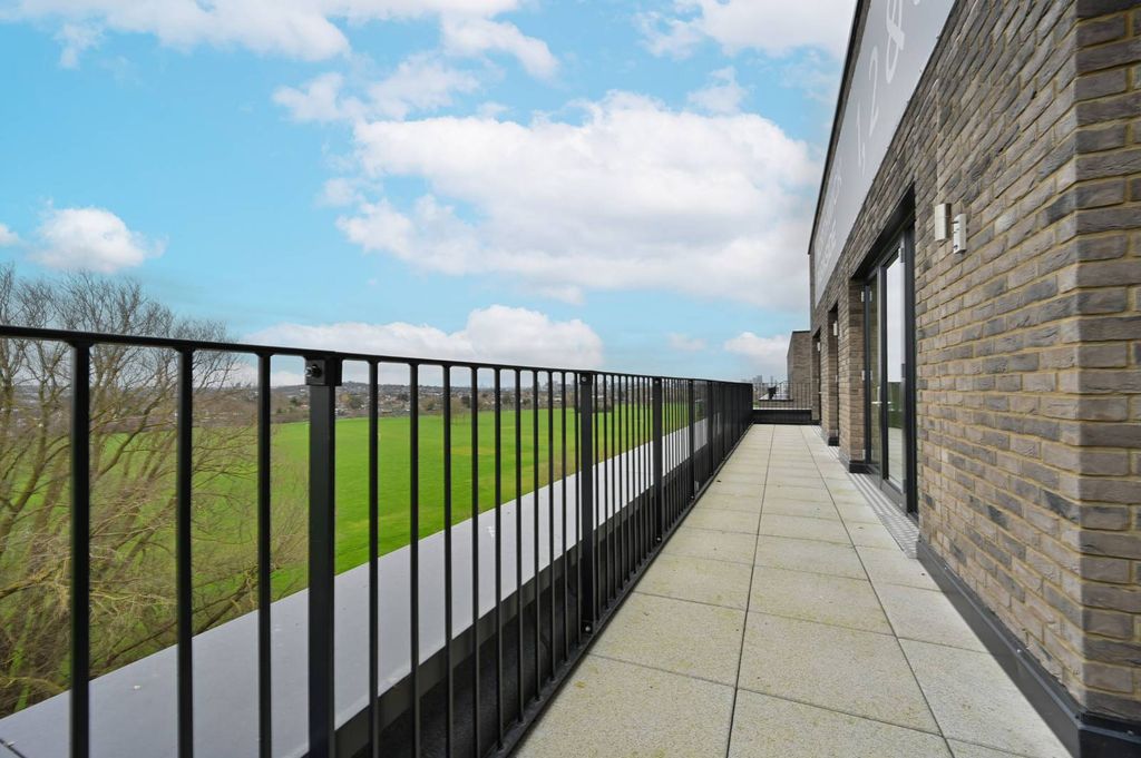 Property photo 3 of 33