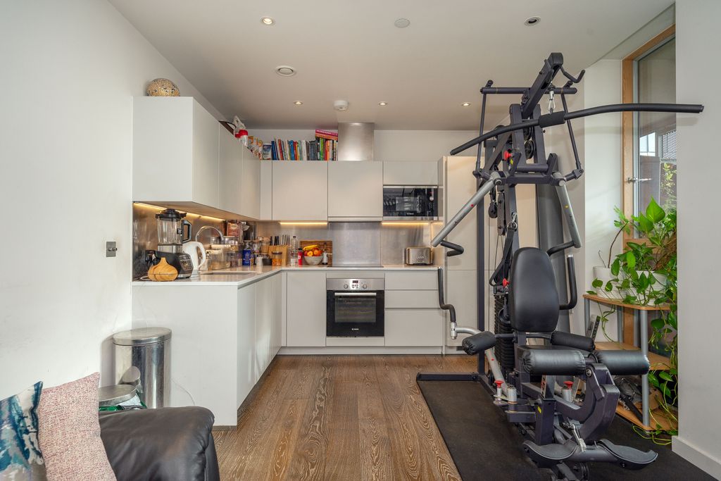 Property photo 2 of 24