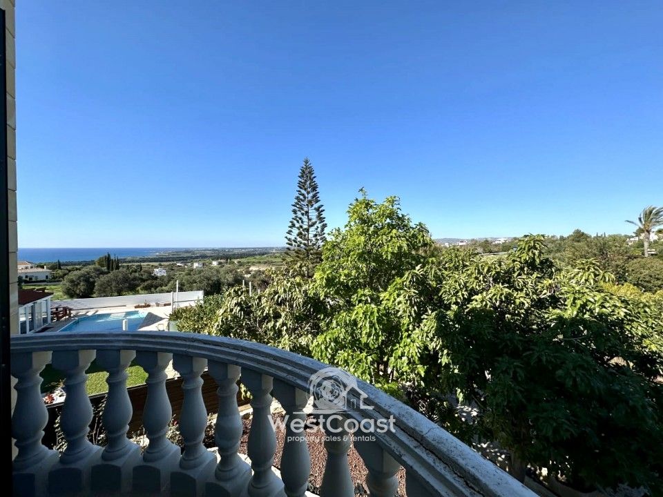 Property photo 2 of 25