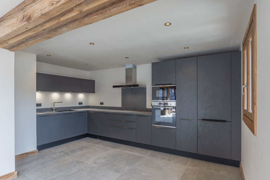 Property photo 2 of 19 Interior Of The Fini