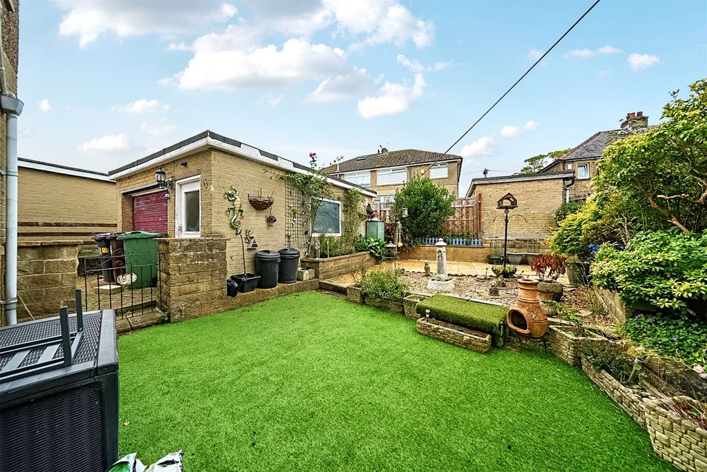 Property photo 2 of 15 Gardens