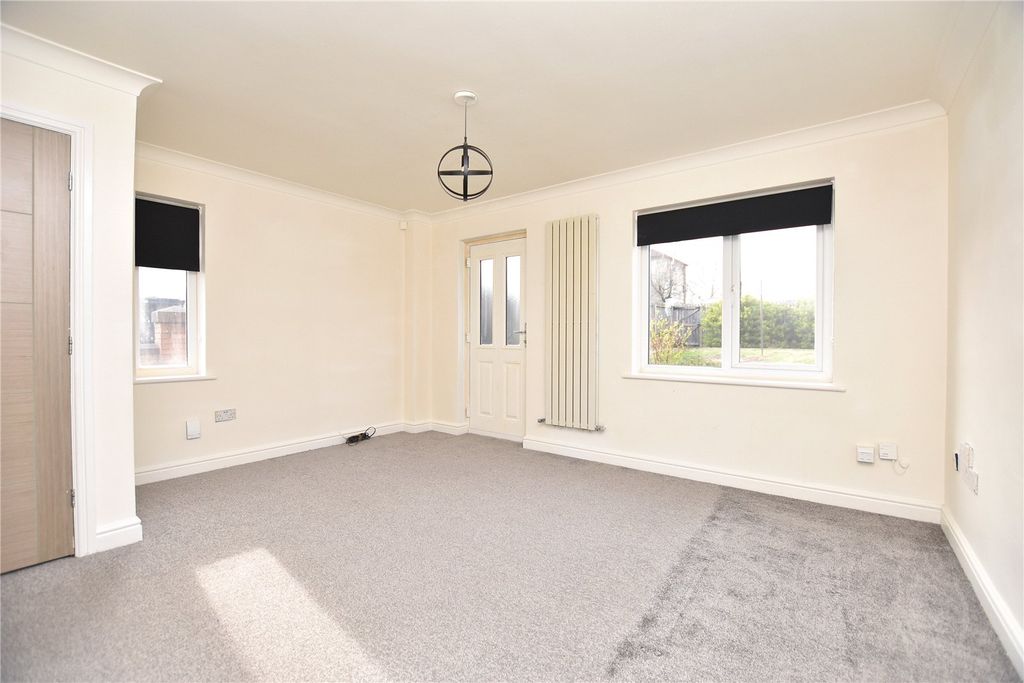 Property photo 2 of 13 Picture No. 11