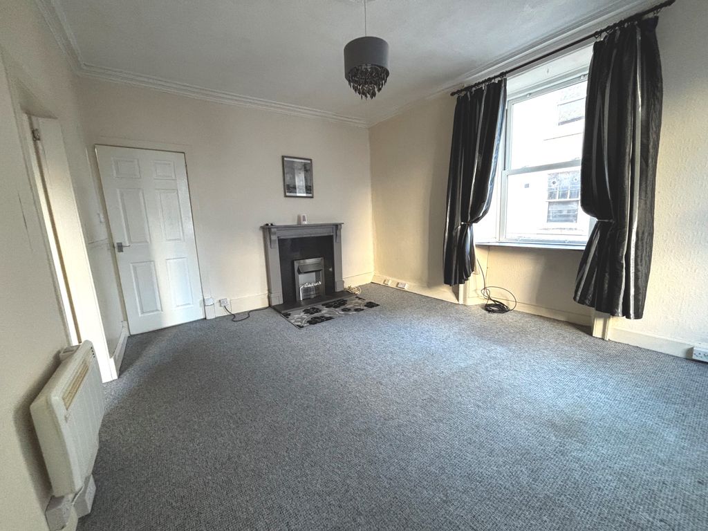 Property photo 3 of 7 Lounge