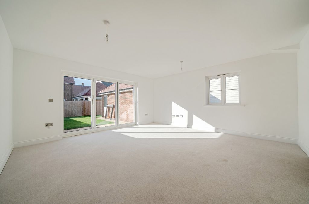 Property photo 3 of 17 1524608-12-1A10c9...