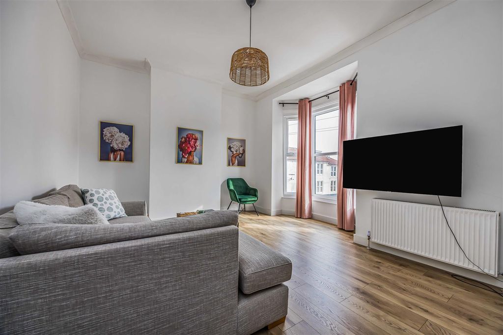 Property photo 3 of 16 57 Lawrence Road, Southsea-Small-Porticomarketing-