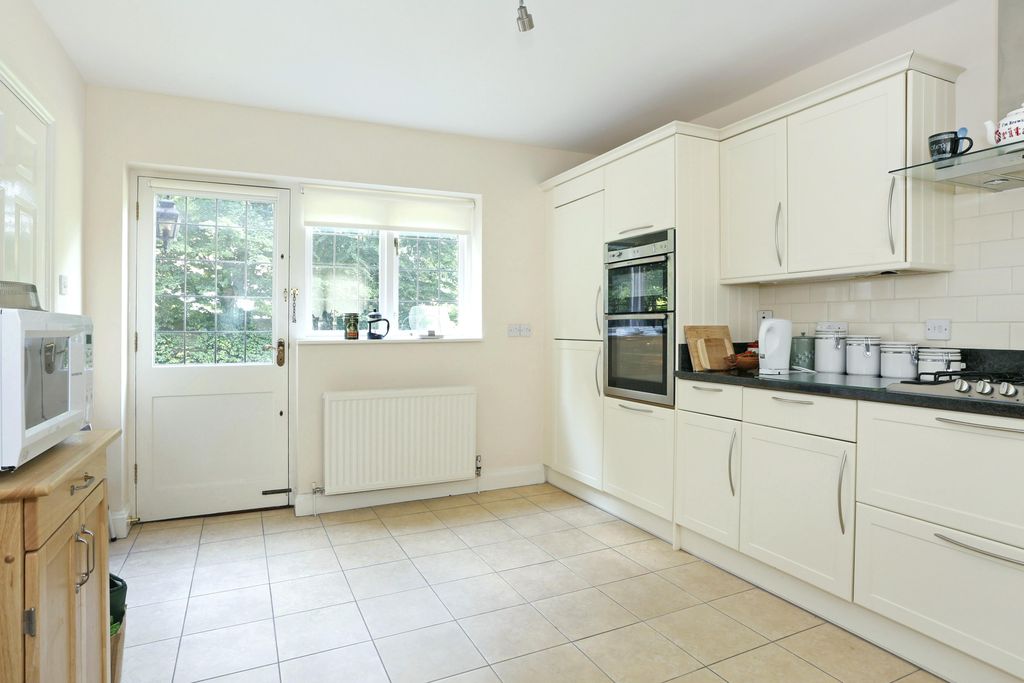 Property photo 3 of 14 Kitchen