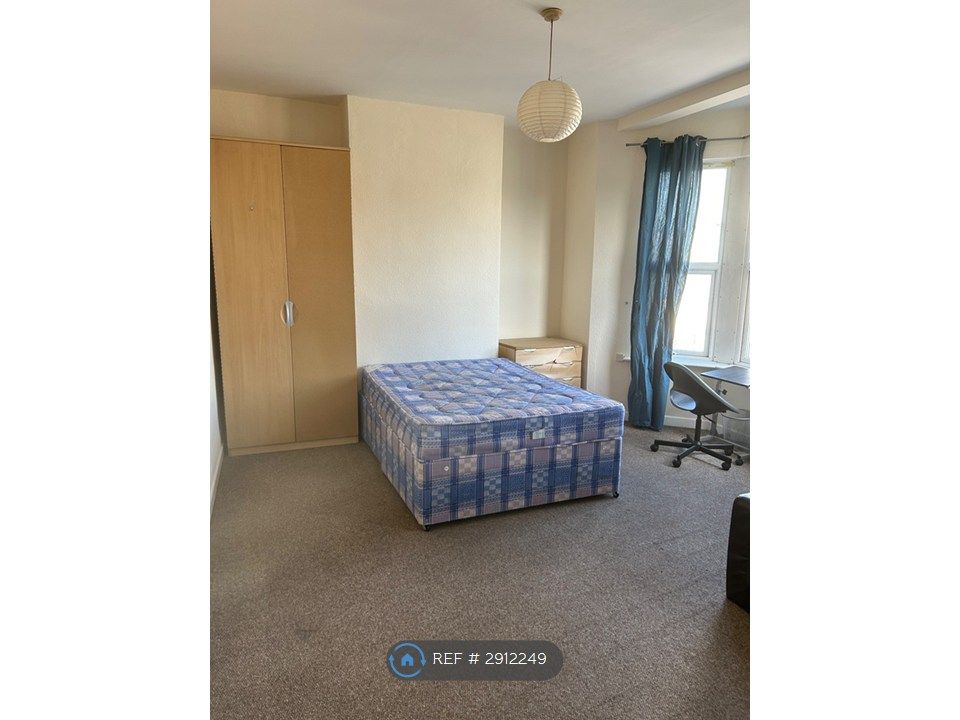 Property photo 2 of 6 Very Large Double Bedroom