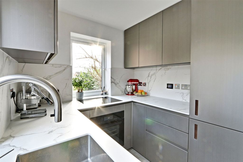 Property photo 2 of 21 Picture No. 23