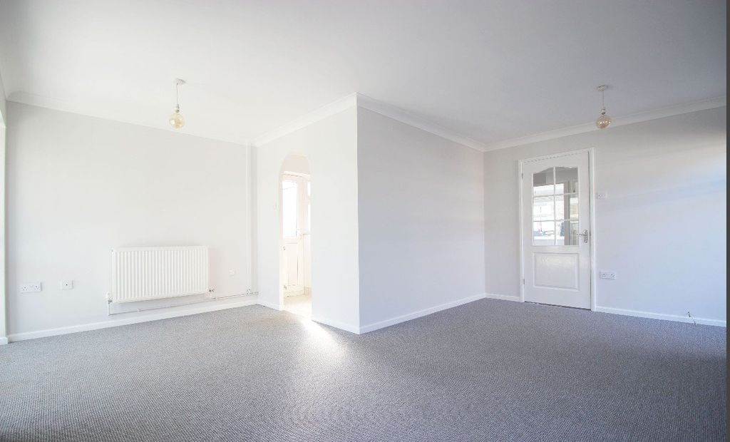 Property photo 3 of 11 Picture 3