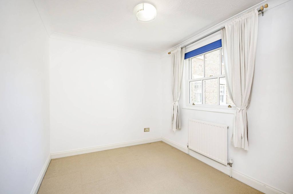 Property photo 2 of 8