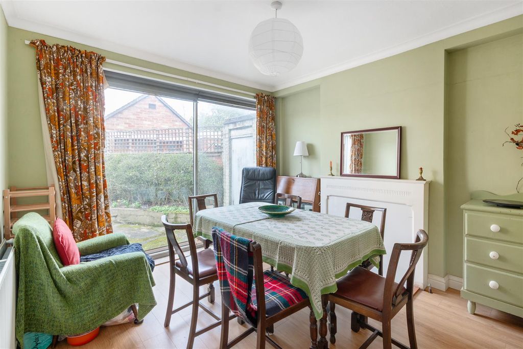 Property photo 3 of 11 Shaldon Drive