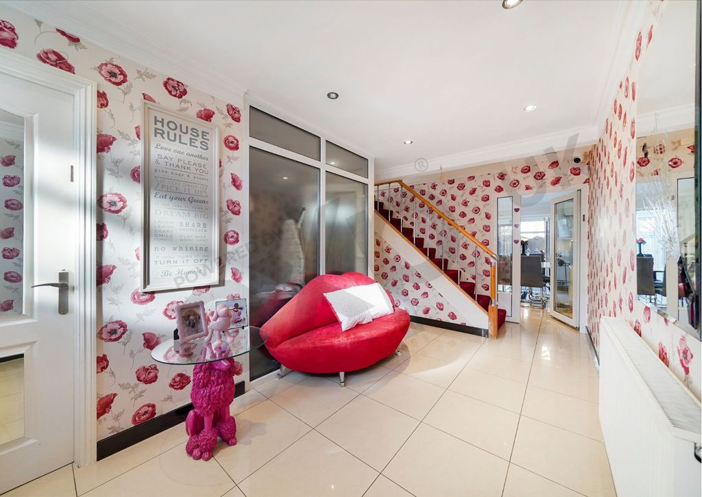 Property photo 2 of 23