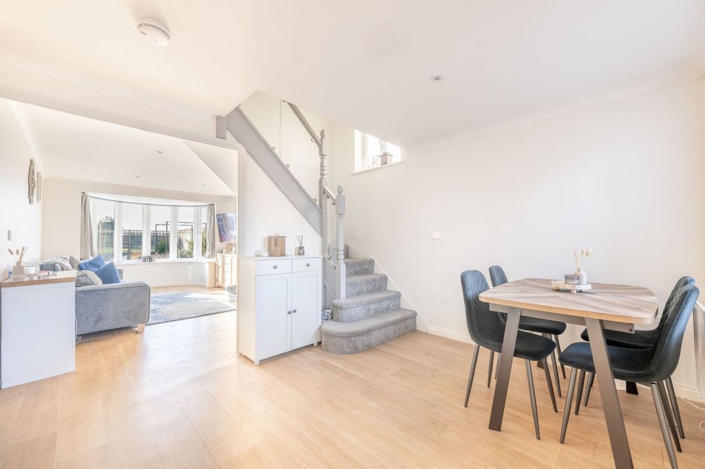 Property photo 3 of 40