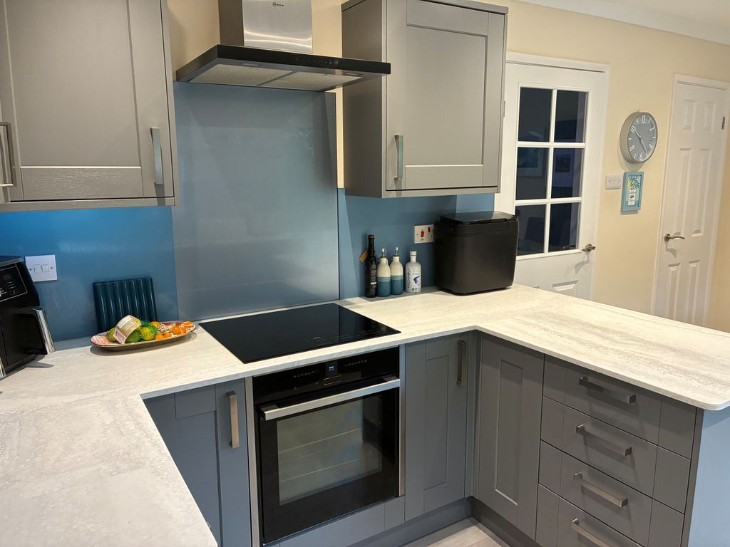 Property photo 2 of 26 Kitchen6