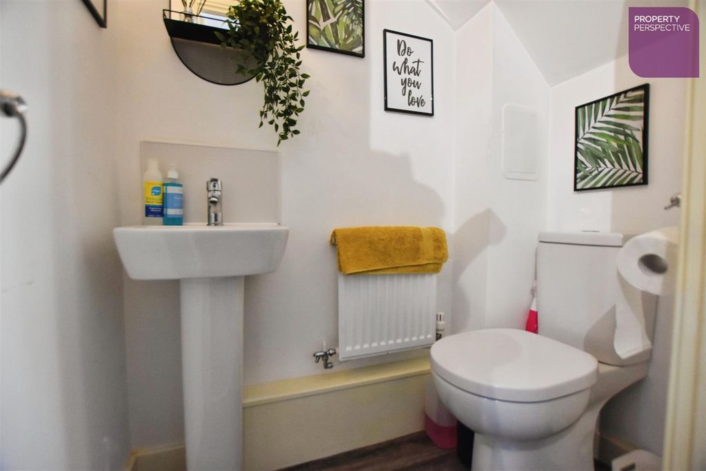 Property photo 3 of 9 WC