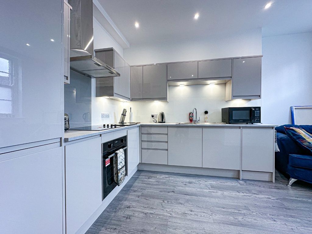 Property photo 2 of 10 4390705