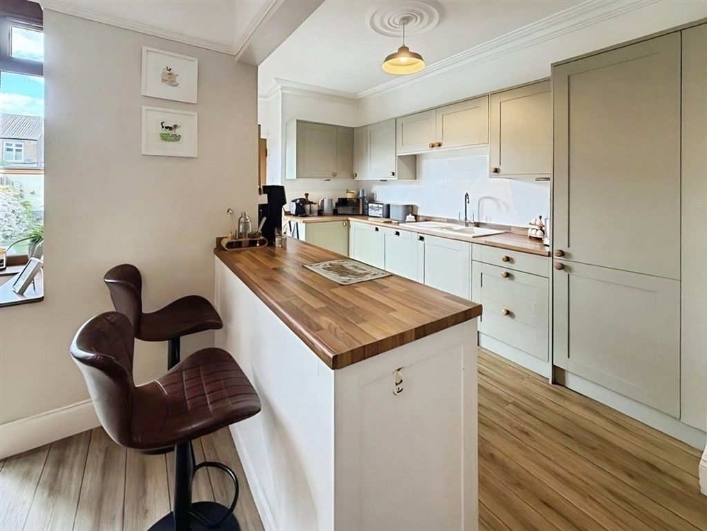 Property photo 3 of 14 Kitchen