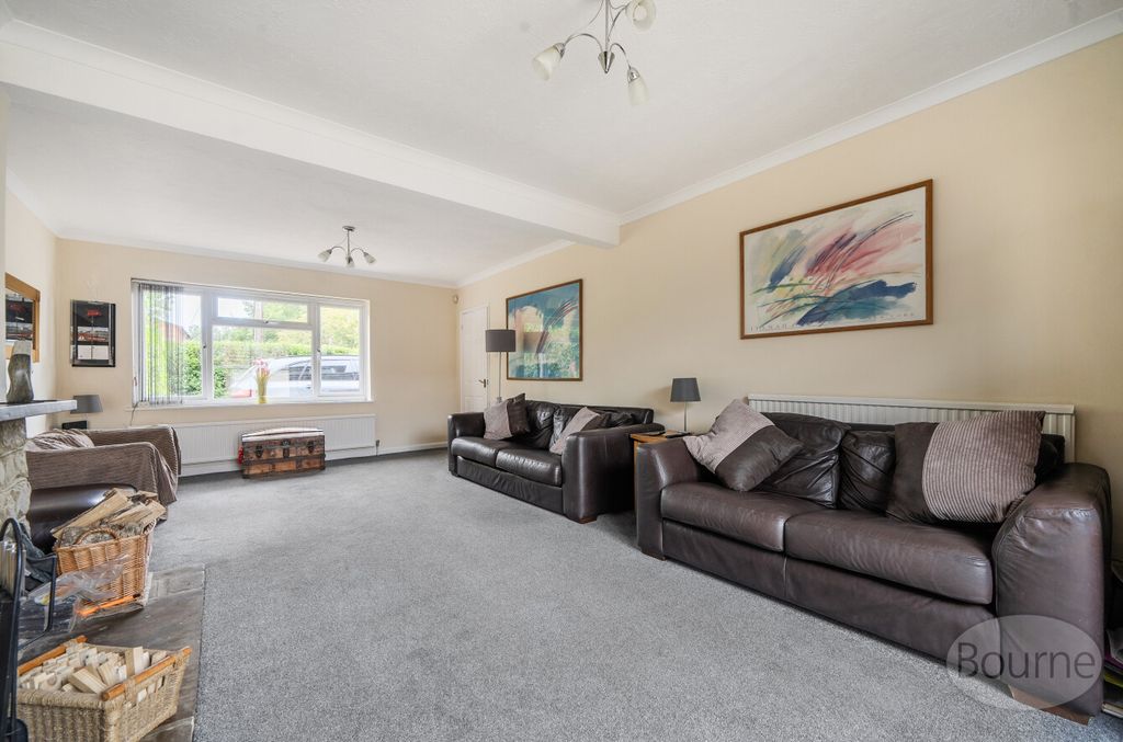 Property photo 2 of 17 03Aed42d-Bffd-462...