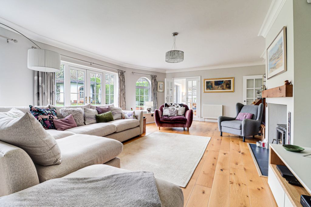 Property photo 2 of 22 Lounge