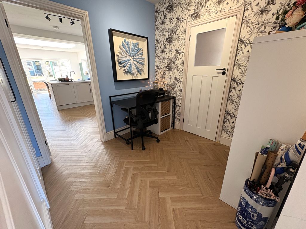 Property photo 3 of 18 Hallway