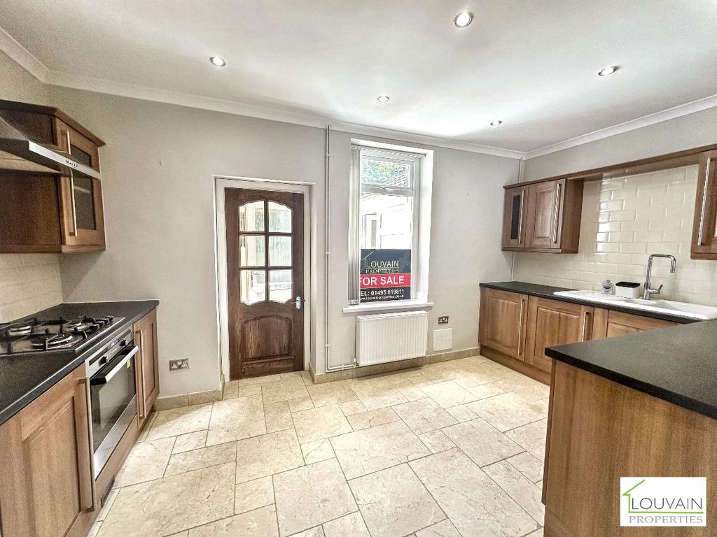Property photo 2 of 36