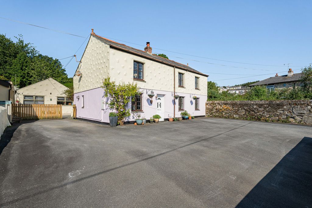 Property photo 1 of 44
