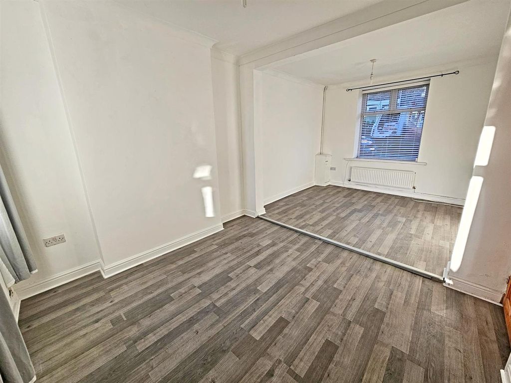 Property photo 2 of 15 Lounge