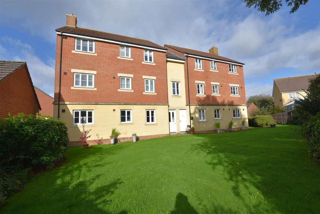 Property photo 1 of 12 Rear