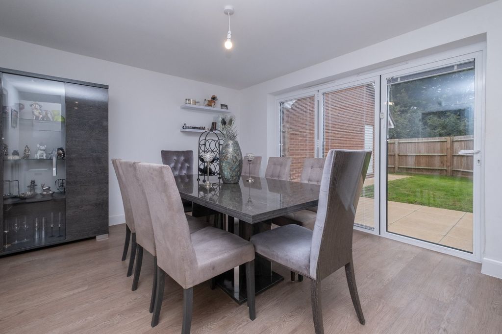 Property photo 3 of 14 Picture 3