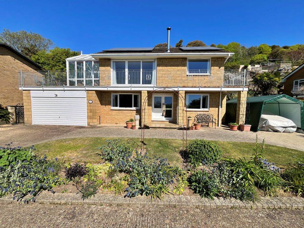Property photo 1 of 28