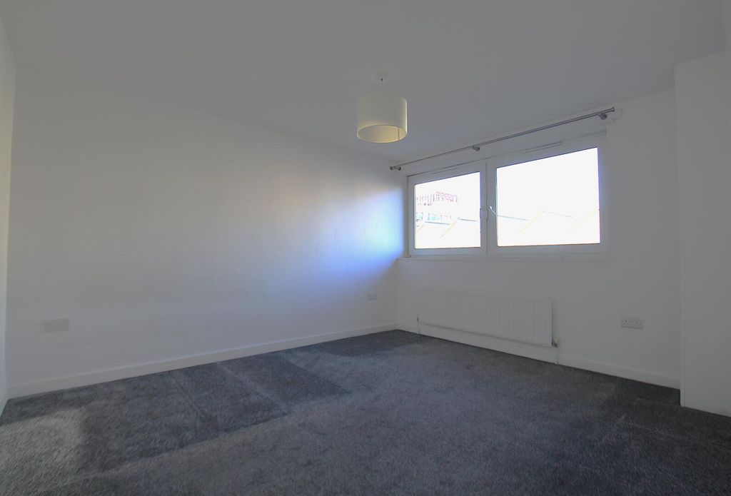 Property photo 3 of 9 Bedroom