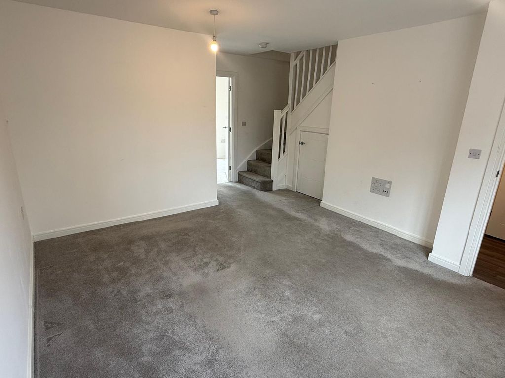 Property photo 3 of 13 Lounge
