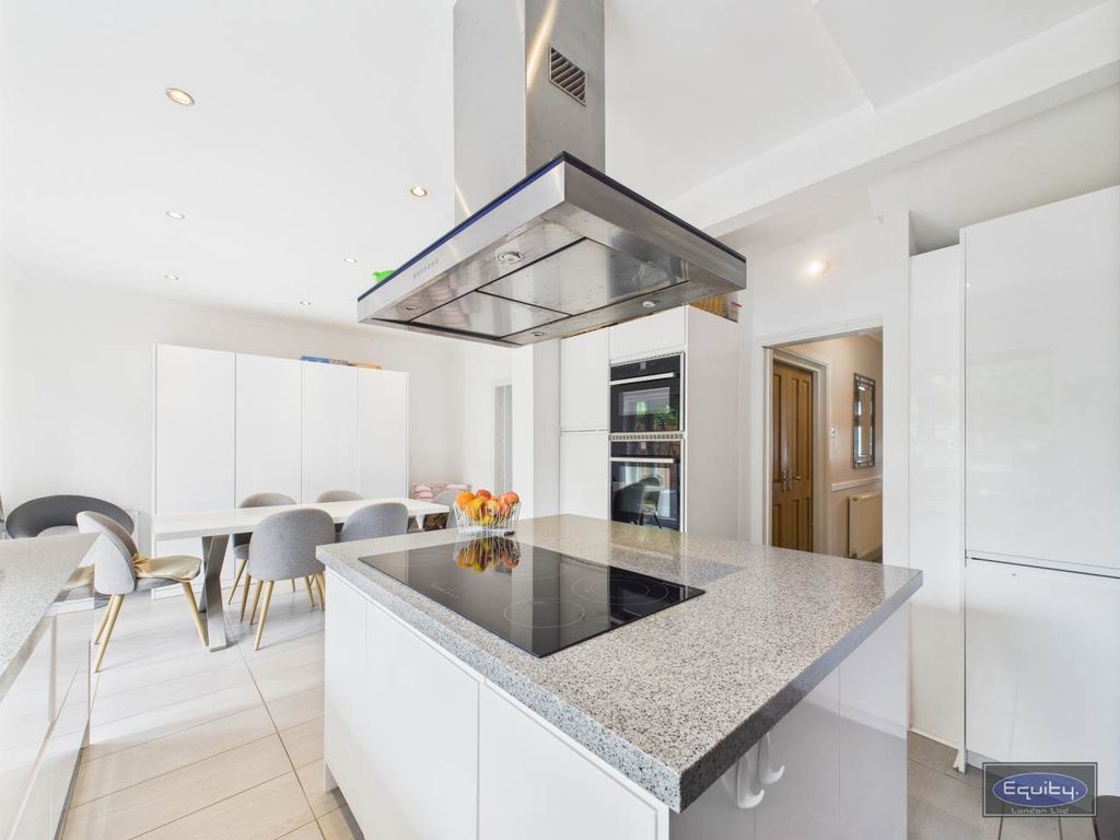 Property photo 2 of 20 Kitchen (3)