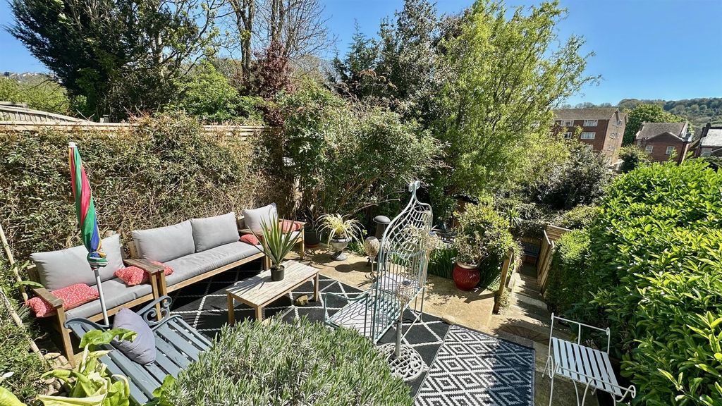 Property photo 2 of 30