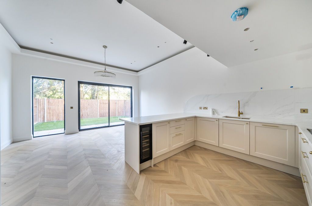 Property photo 3 of 16 Photo 16