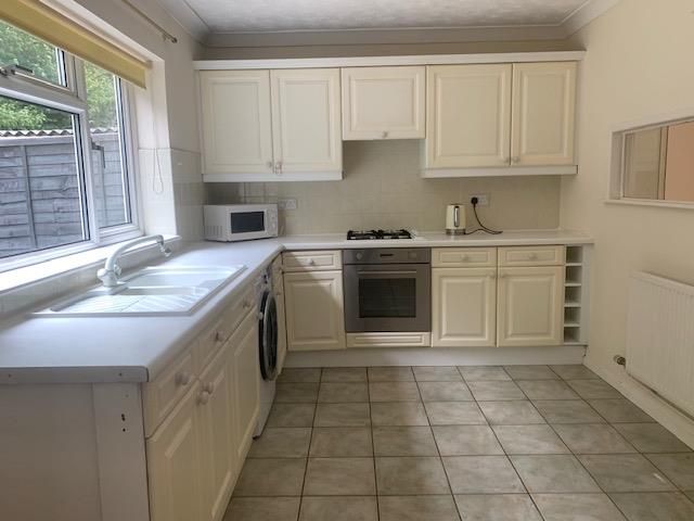Property photo 2 of 11 Kitchen