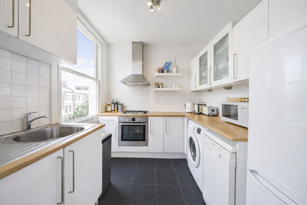 Property photo 3 of 7