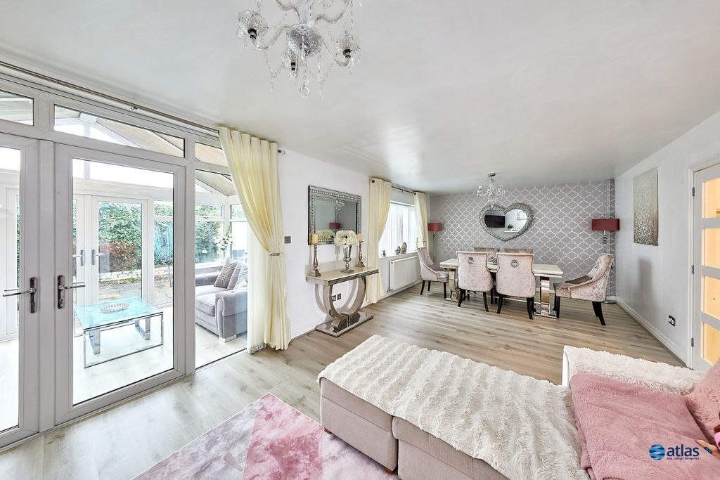 Property photo 3 of 26 Living/Dining Area