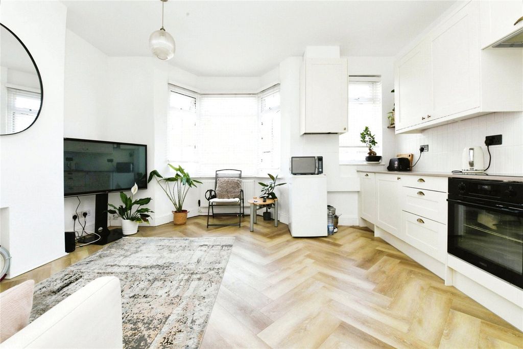 Property photo 2 of 17 Picture No. 03