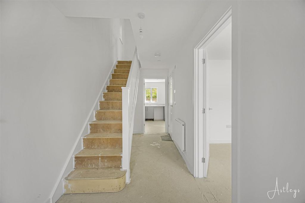 Property photo 2 of 13 Hallway
