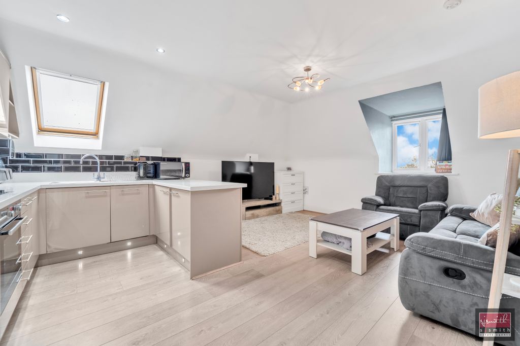 Property photo 2 of 12 Dsc00754