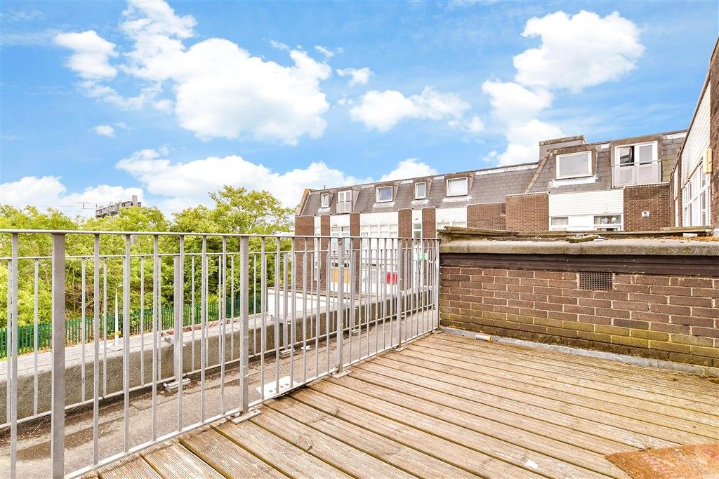 Property photo 2 of 10 Balcony / Terrace