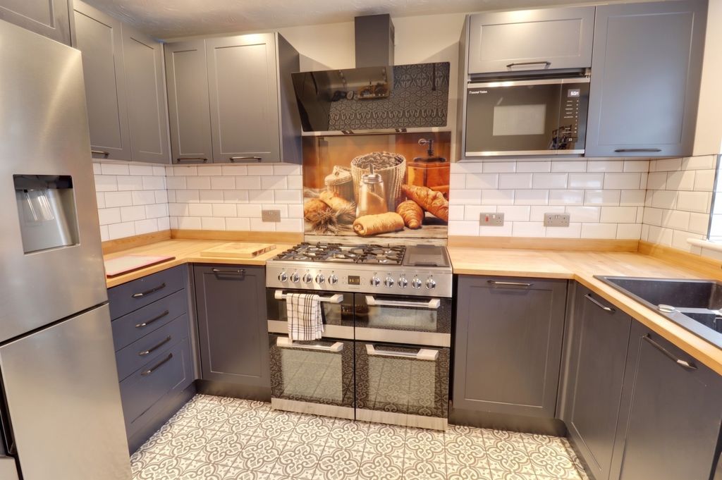Property photo 2 of 14 Kitchen