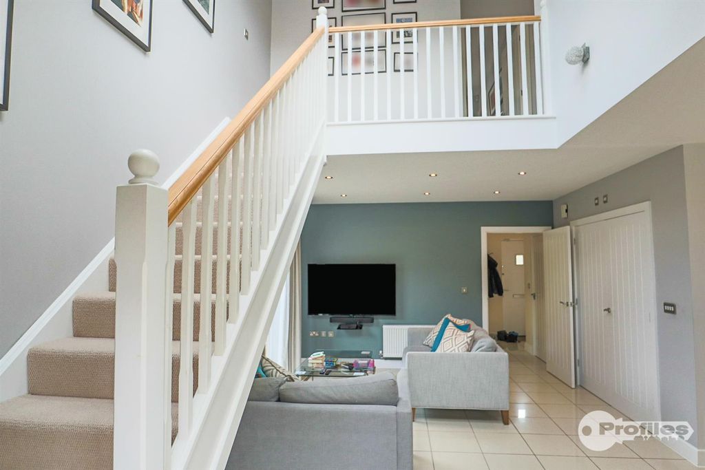 Property photo 2 of 46 Luxury Open Plan Breakfast Kitchen /Dining Room