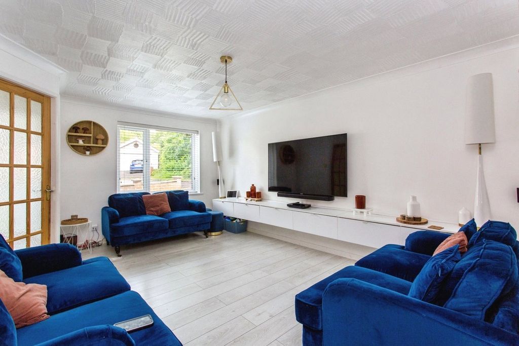 Property photo 2 of 17 Photo