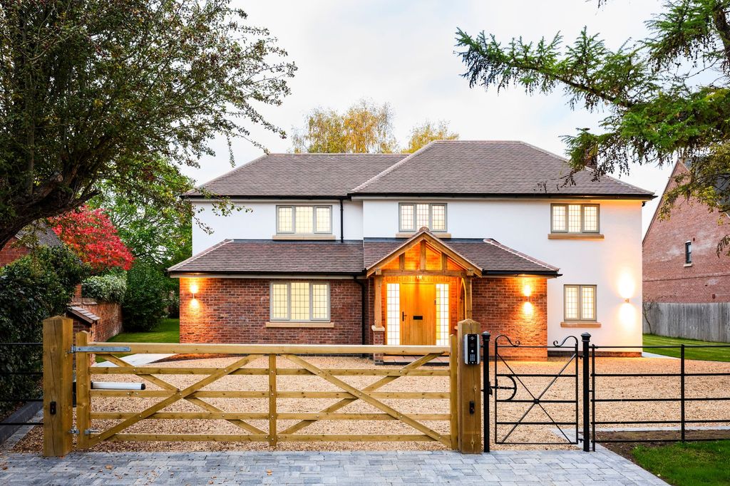 Property photo 1 of 31 Front With Gate