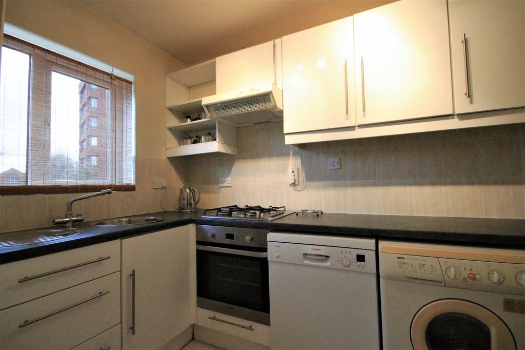 Property photo 3 of 6 Kitchen