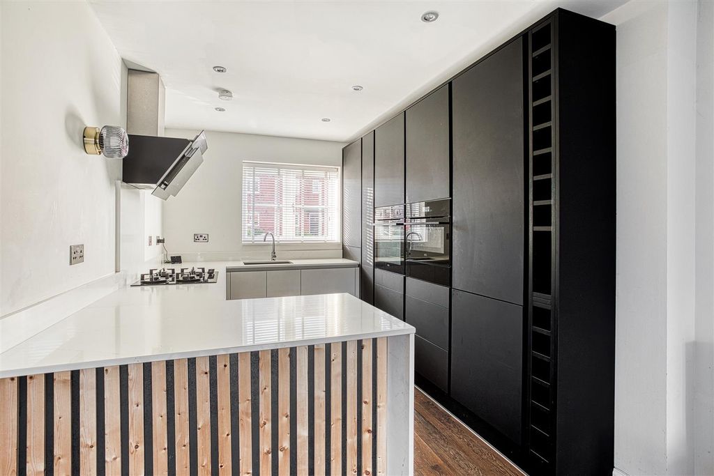 Property photo 3 of 17 316A1785_Hdr.Jpg